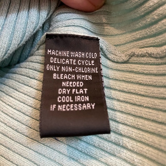 Short Sleeved Ribbed Sweater - Picture 4 of 5